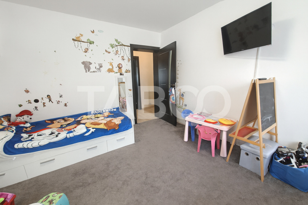 Apartament de vanzare 3 camere etaj 1 zona Brana + bloc cu gradina