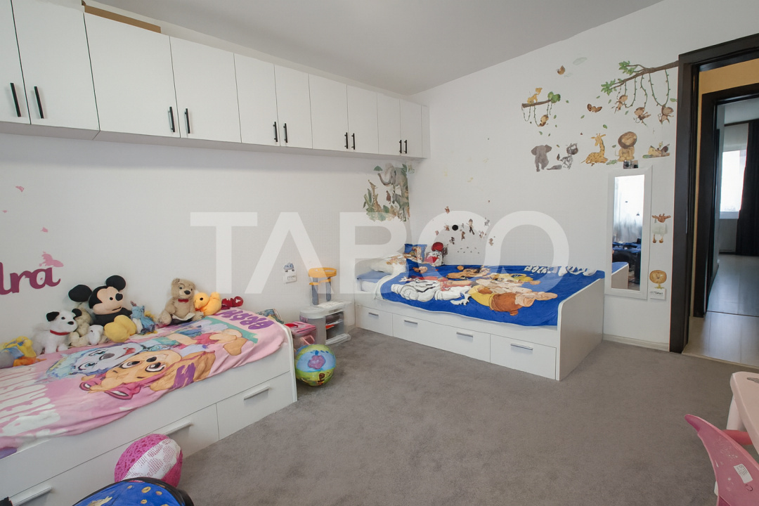 Apartament de vanzare 3 camere etaj 1 zona Brana + bloc cu gradina