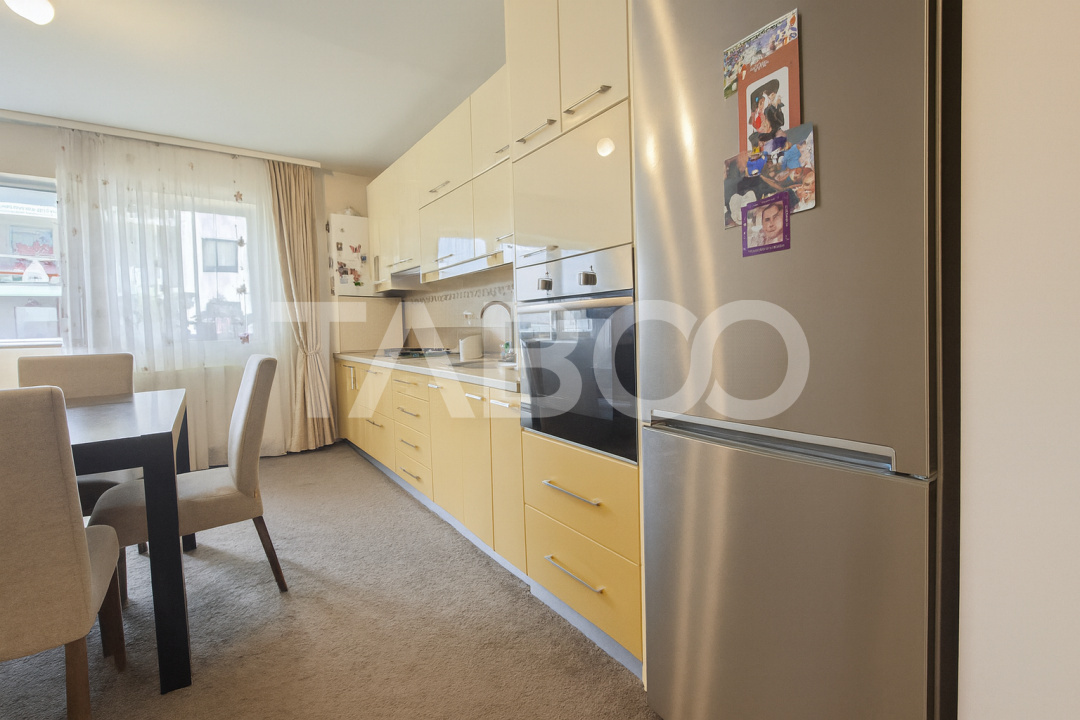 Apartament de vanzare 3 camere etaj 1 zona Brana + bloc cu gradina