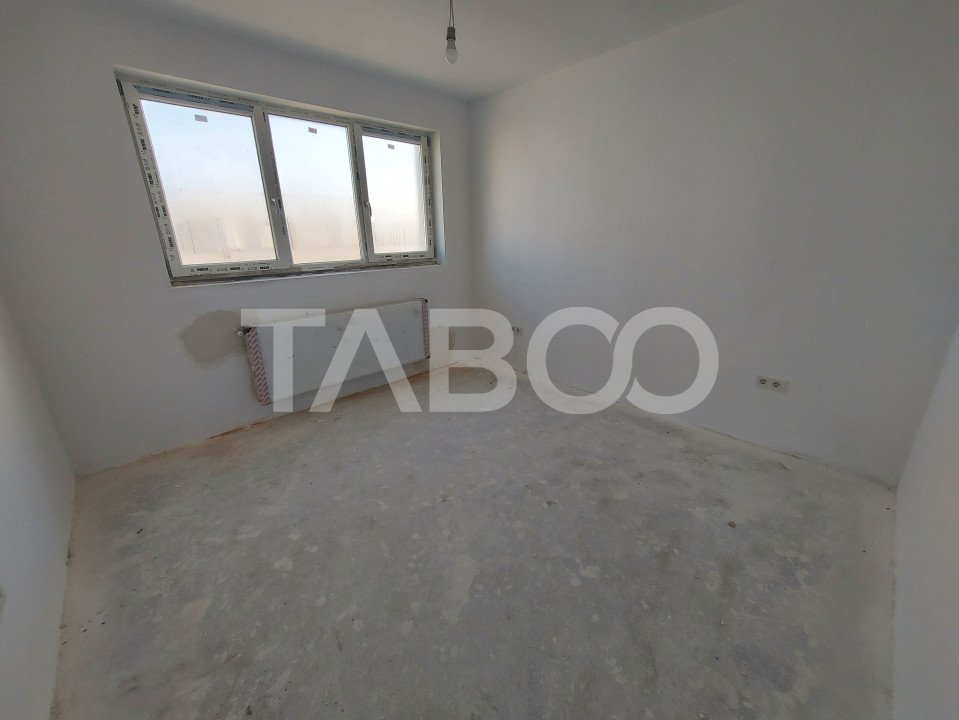 Apartament de vanzare 3 camere logie balcon 2 bai loc de parcare