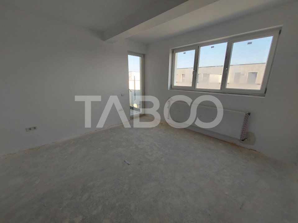 Apartament de vanzare 3 camere logie balcon 2 bai loc de parcare
