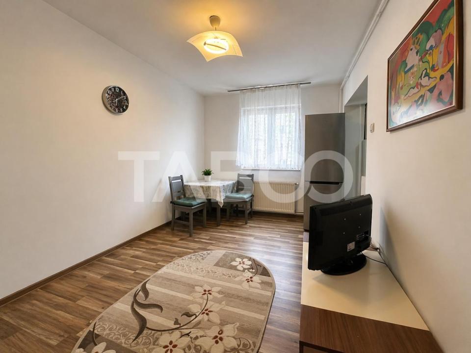 Apartament de vanzare  3 camere semidecomandat  etaj intermediar Sibiu