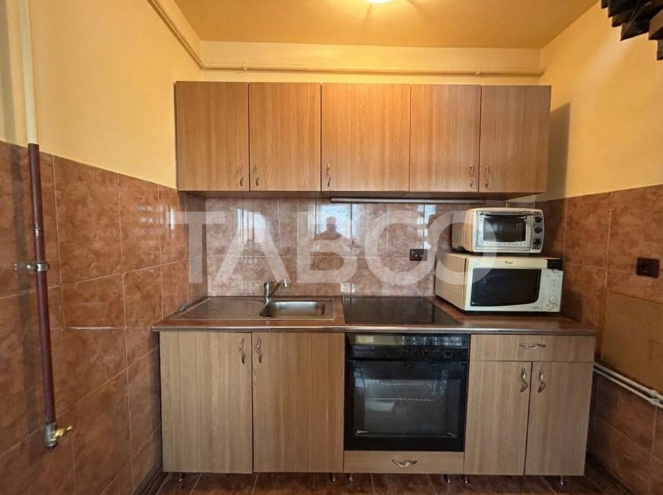 Apartament de vanzare 3 camere utilate mobilate in zona Terezian Sibiu