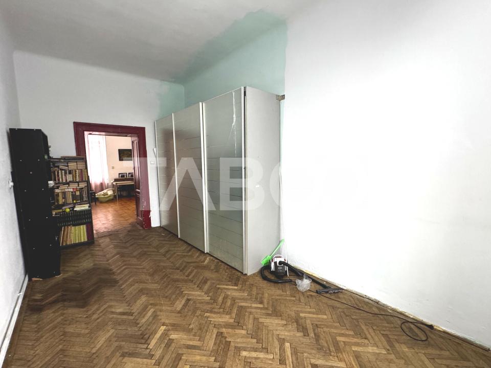Apartament de vanzare 4 camere 2 bai 109 mp Centrul Istoric Sibiu