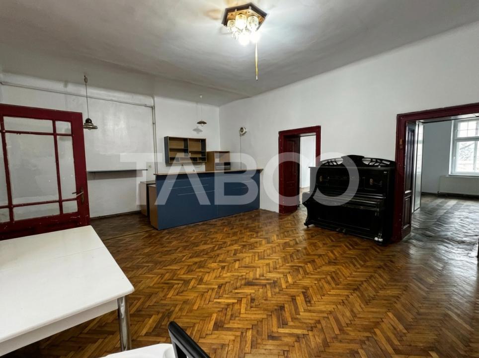 Apartament de vanzare 4 camere 2 bai 109 mp Centrul Istoric Sibiu