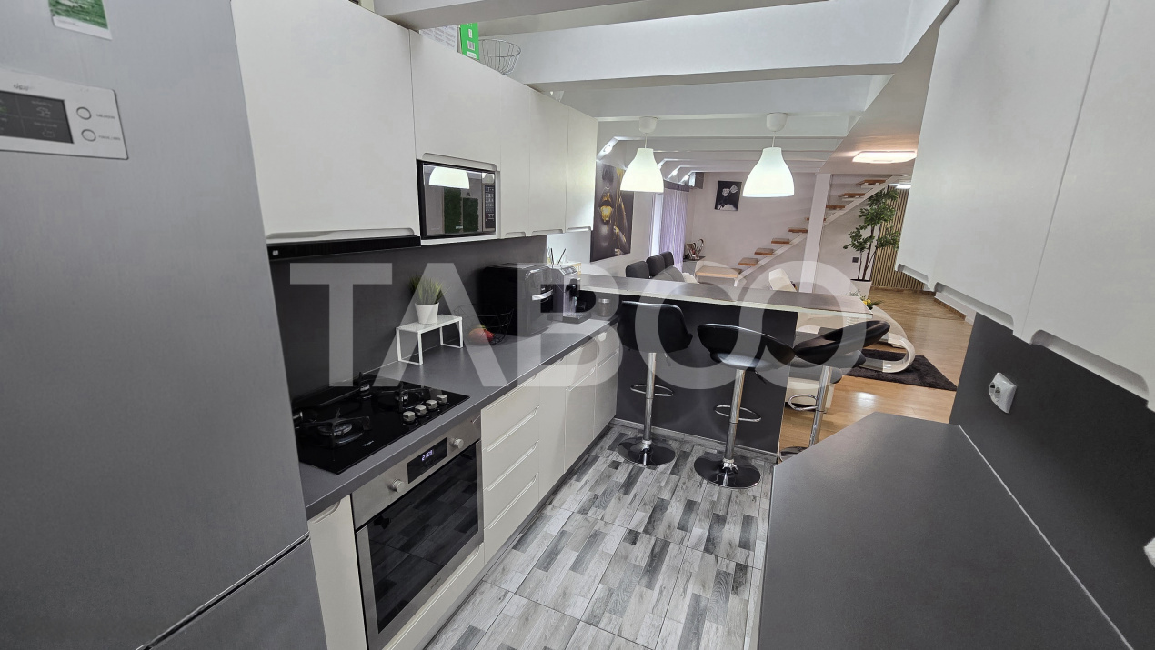 Apartament de vanzare 4 camere 2 bai si balcon Calea Cisnadiei