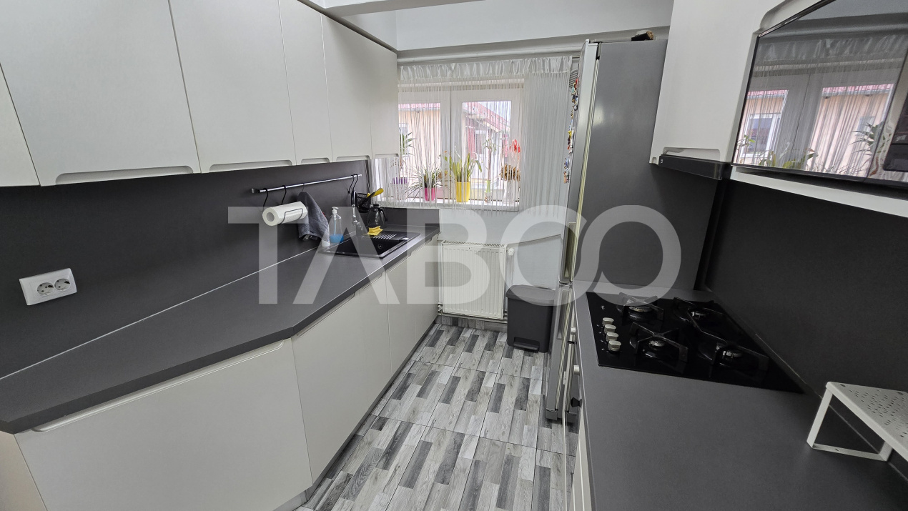 Apartament de vanzare 4 camere 2 bai si balcon Calea Cisnadiei