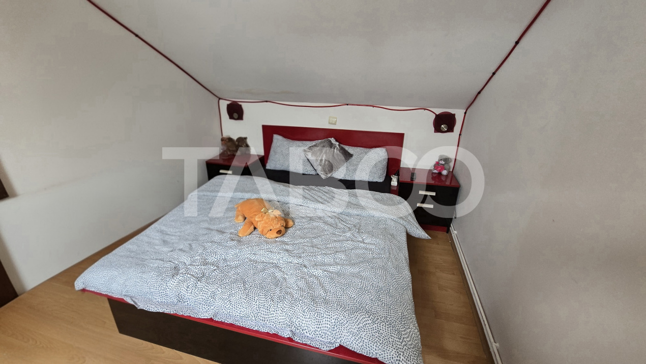 Apartament de vanzare 4 camere 2 bai si balcon Calea Cisnadiei
