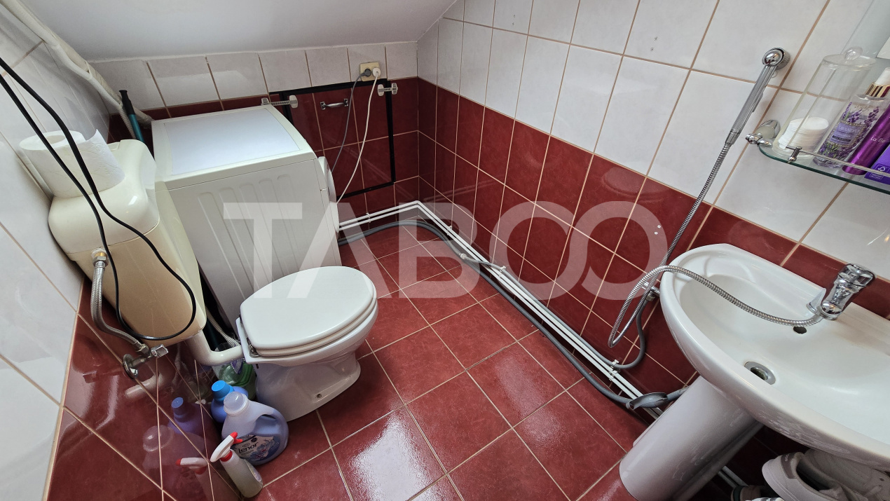 Apartament de vanzare 4 camere 2 bai si balcon Calea Cisnadiei