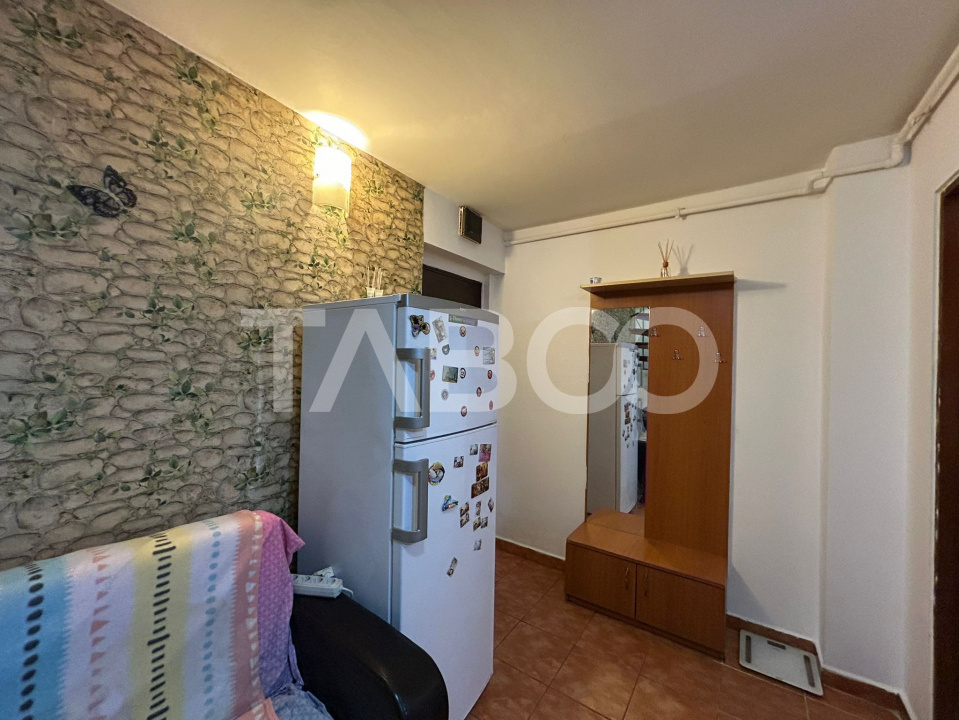Apartament de vanzare 4 camere decomandate mobilat utilat zona Rahovei