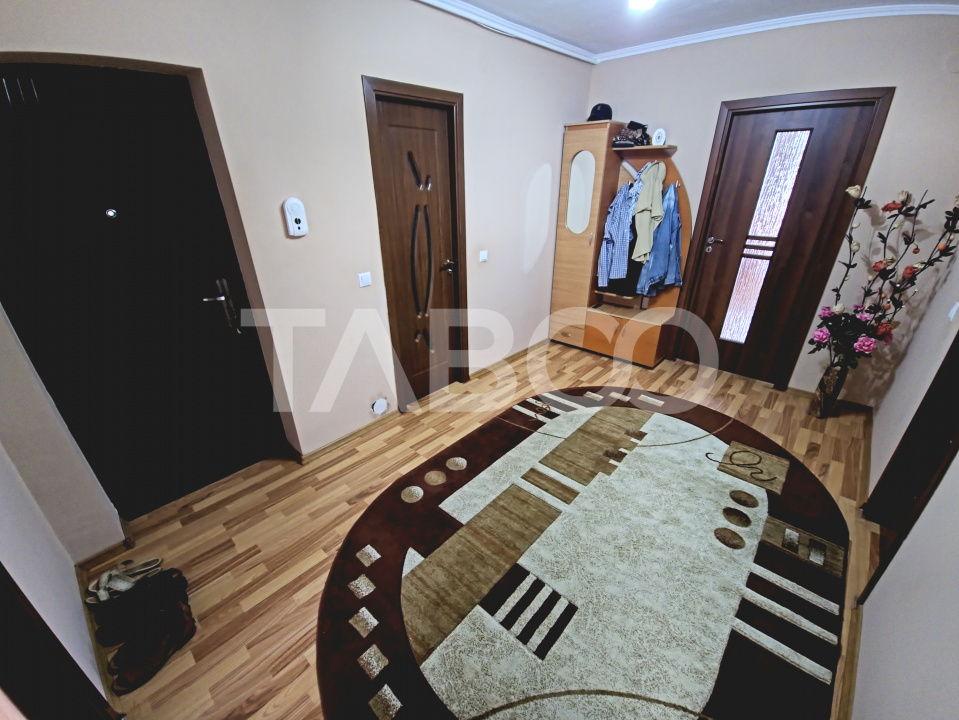 Apartament de vanzare 73mp 2 camere 2 bai si terasa in zona Terezian