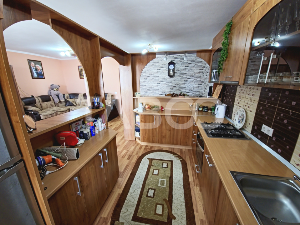 Apartament de vanzare 73mp 2 camere decomandat in zona Terezian