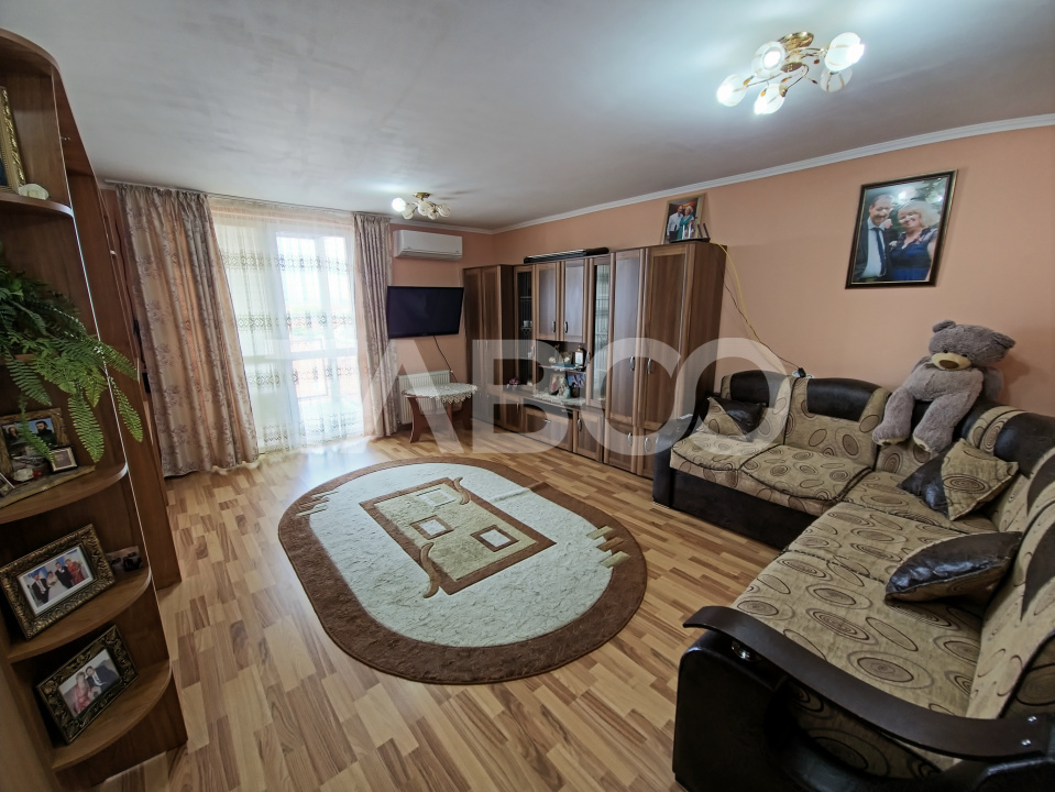 Apartament de vanzare 73mp 2 camere decomandat in zona Terezian