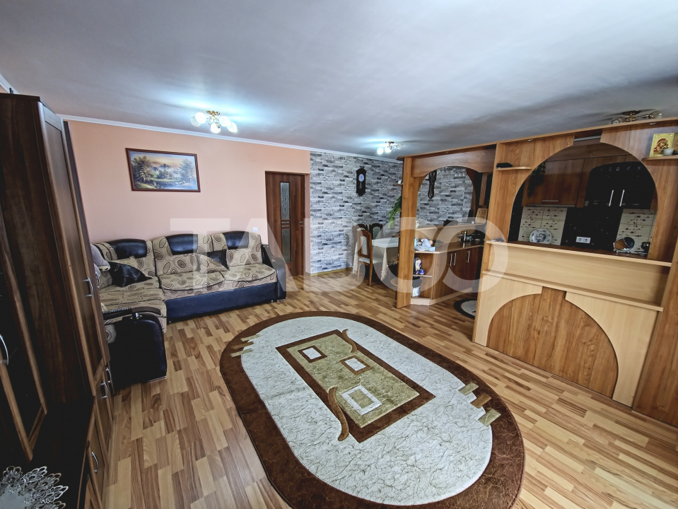 Apartament de vanzare 73mp 2 camere decomandat in zona Terezian