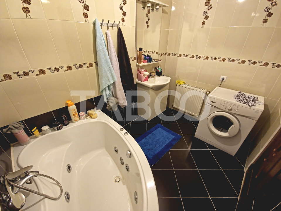 Apartament de vanzare 73mp 2 camere decomandat in zona Terezian