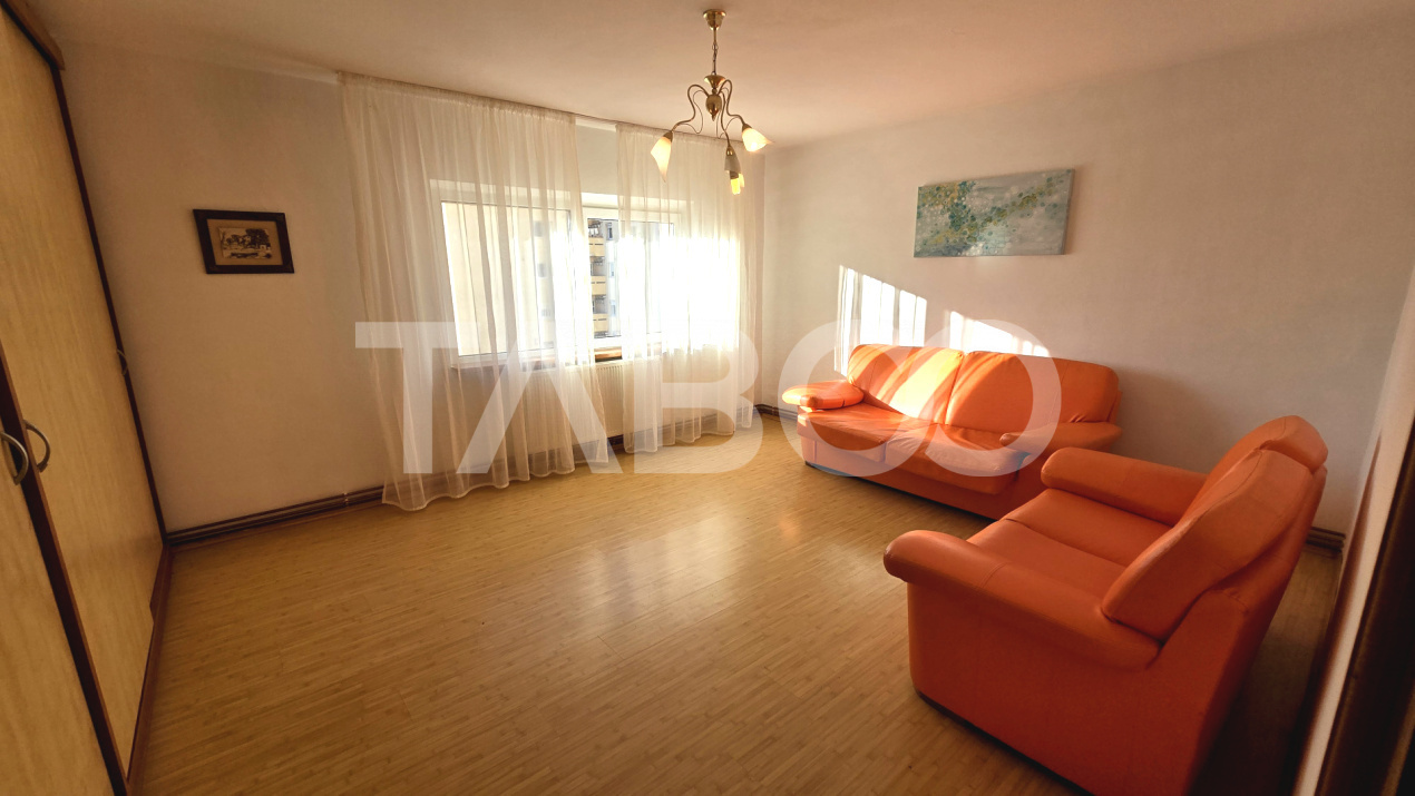 Apartament de vanzare 73mpu 3 camere etaj intermediar in bloc cu lift