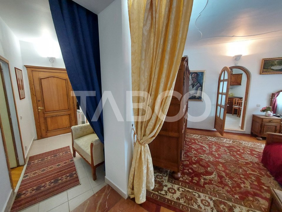 Apartament de vanzare 77 mpu 3 camere pivnita anexa Centrul Istoric