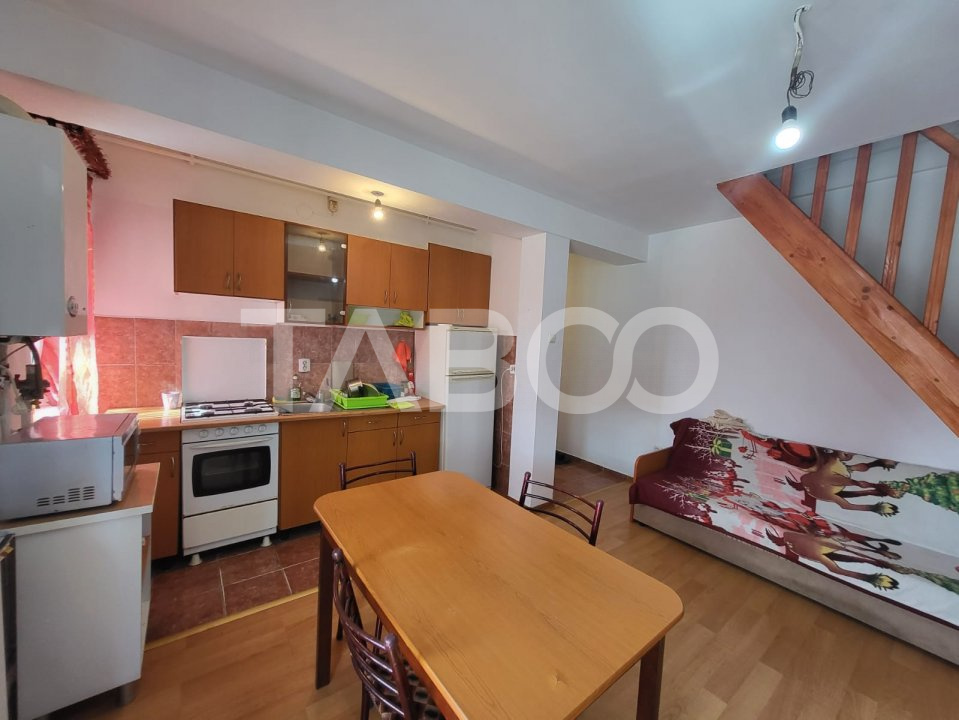 Apartament de vanzare 84 mp 4 camere pe 2 etaje zona Rahovei Sibiu