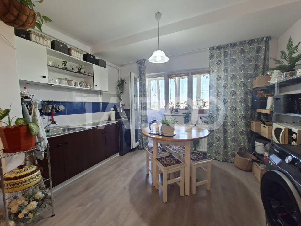 Apartament de vanzare Calea Surii Mici 3 camere balcon loc de parcare