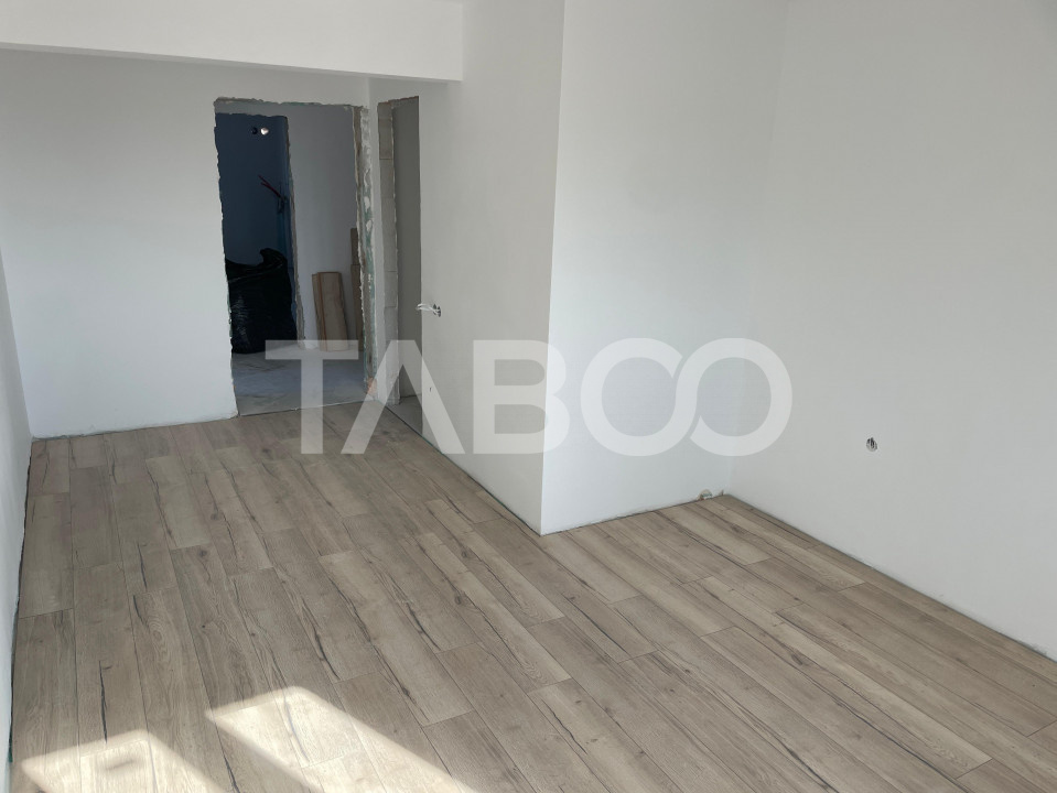 Apartament de vanzare cu 2 camere decomandate cu balcon