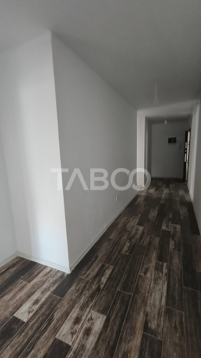 Apartament de vanzare cu 2 camere si curte proprie in bloc nou