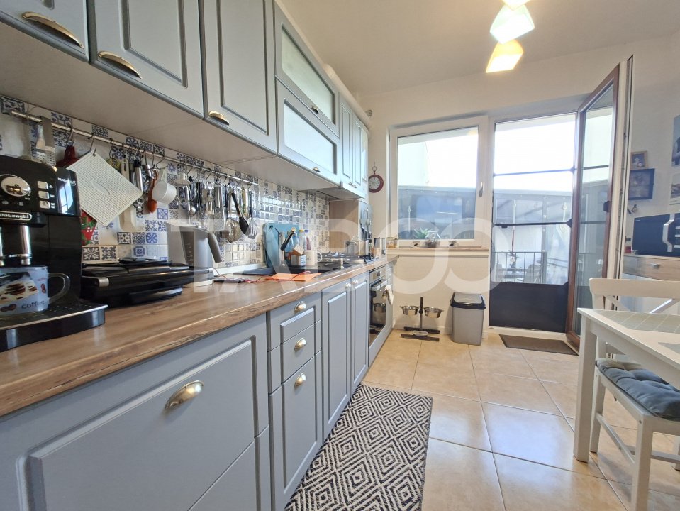 Apartament de vanzare cu 3 camere cu gradina de 85 mp si 2 parcari