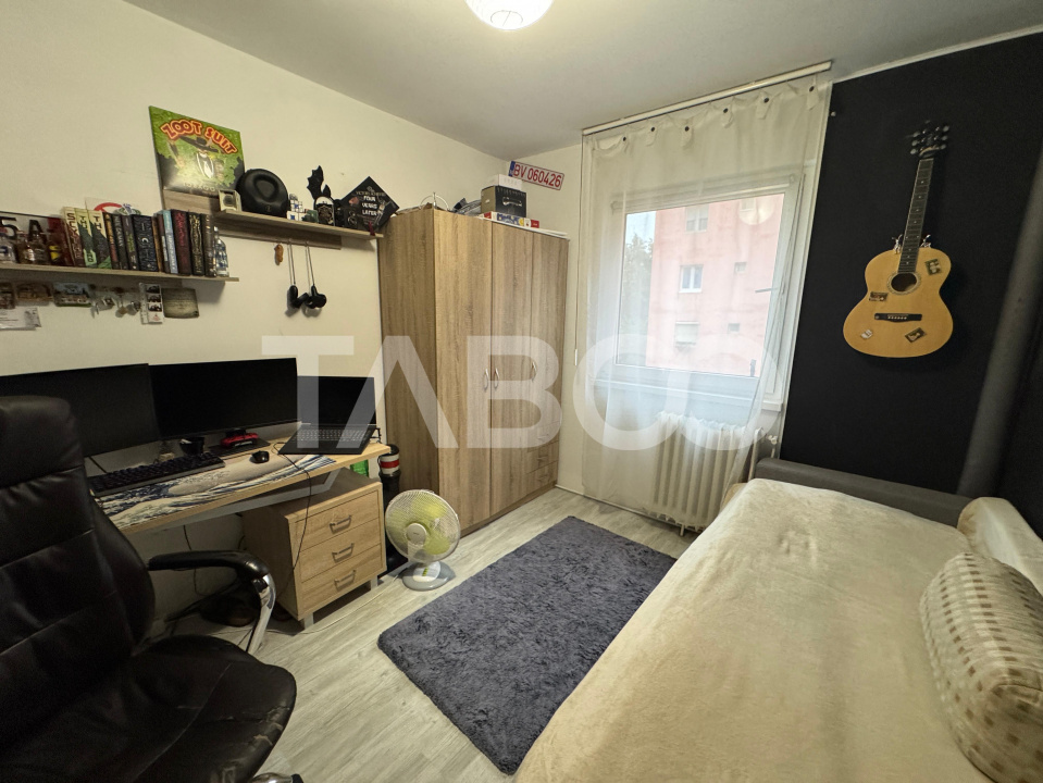 Apartament de vanzare cu 3 camere la etaj intermediar 2 cu pivnita