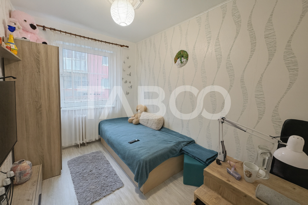 Apartament de vanzare cu 3 camere la etaj intermediar 2 cu pivnita