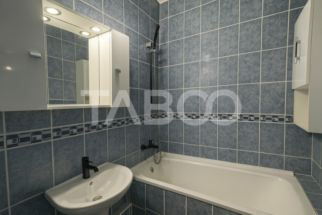 Apartament de vanzare cu 3 camere la etaj intermediar 2 cu pivnita