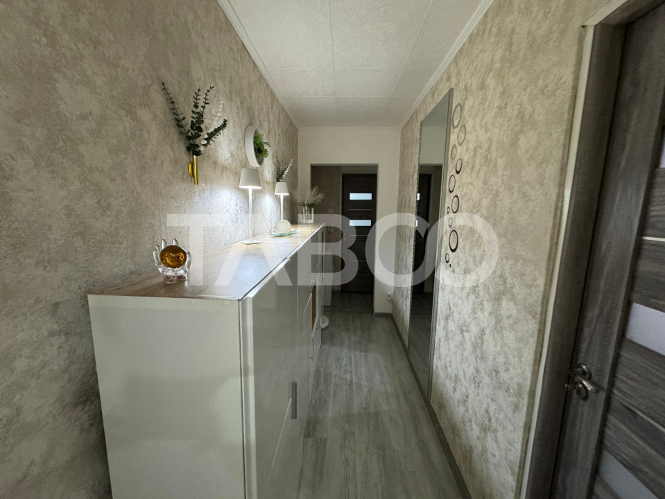 Apartament de vanzare cu 3 camere la etaj intermediar 2 cu pivnita