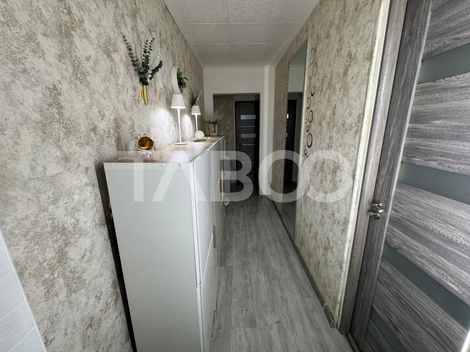 Apartament de vanzare cu 3 camere la etaj intermediar 2 cu pivnita