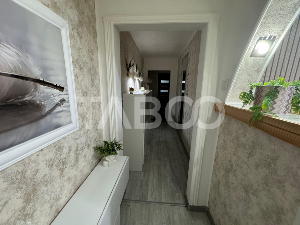 Apartament de vanzare cu 3 camere la etaj intermediar 2 cu pivnita