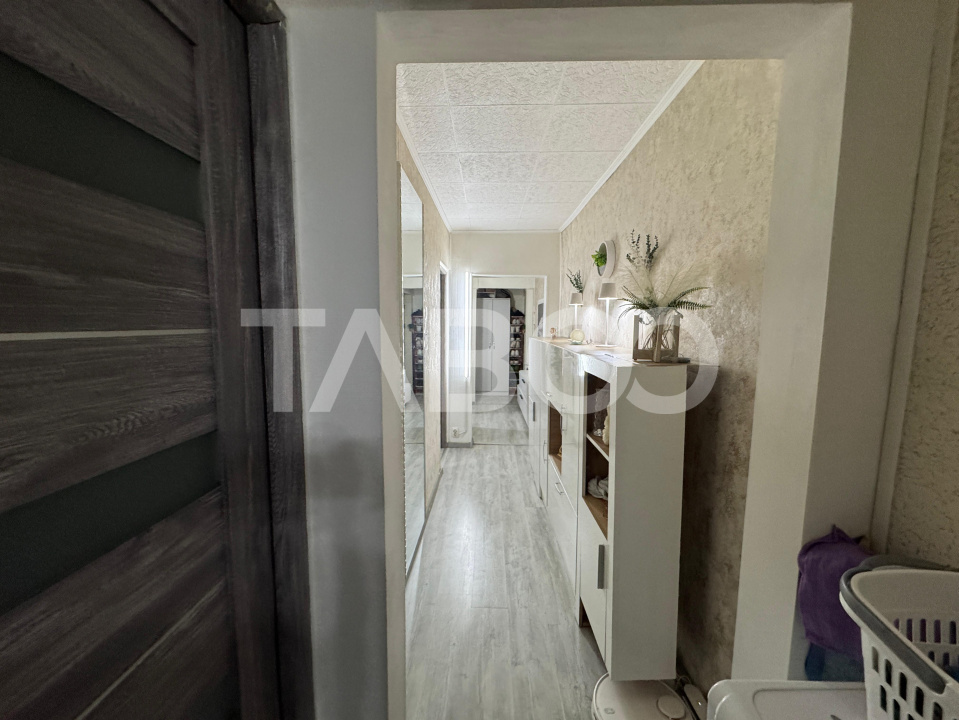 Apartament de vanzare cu 3 camere la etaj intermediar 2 cu pivnita