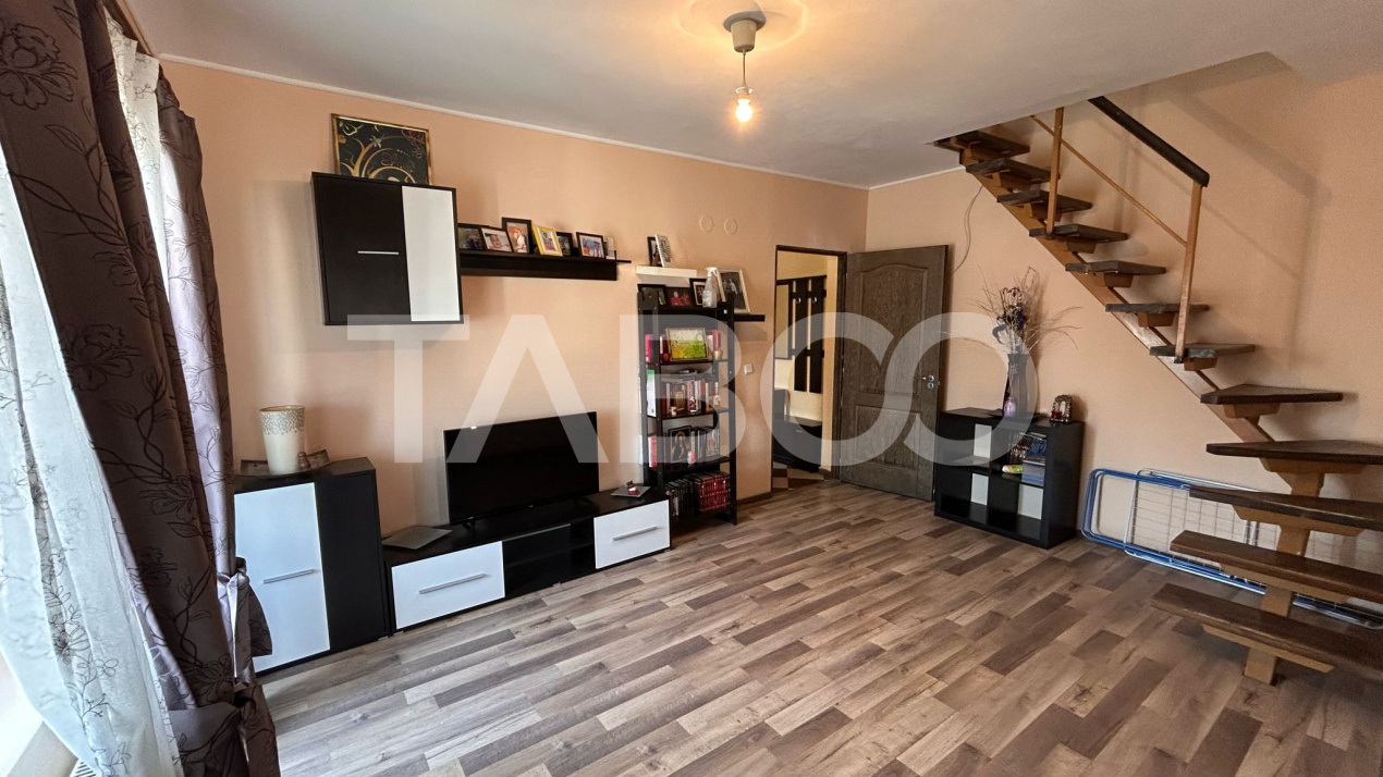 Apartament de vanzare cu 4 camere 90 mpu balcon Vasile Aaron 