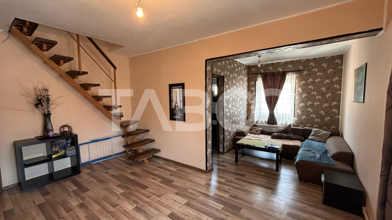 Apartament de vanzare cu 4 camere 90 mpu balcon Vasile Aaron 