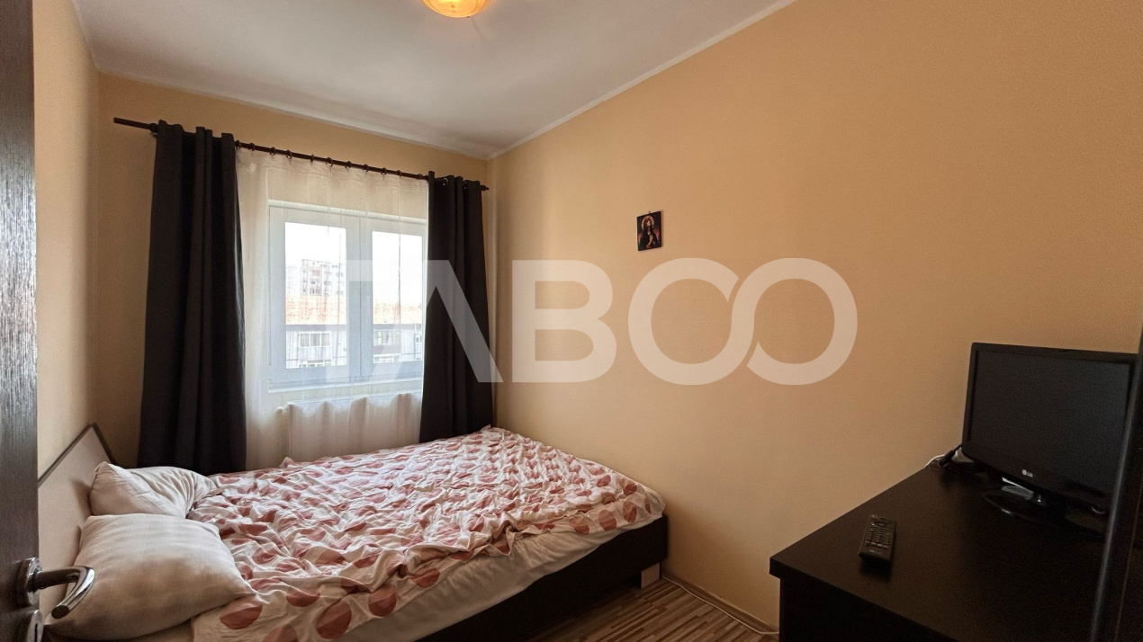 Apartament de vanzare cu 4 camere 90 mpu balcon Vasile Aaron 