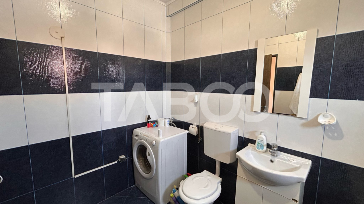 Apartament de vanzare cu 4 camere 90 mpu balcon Vasile Aaron 