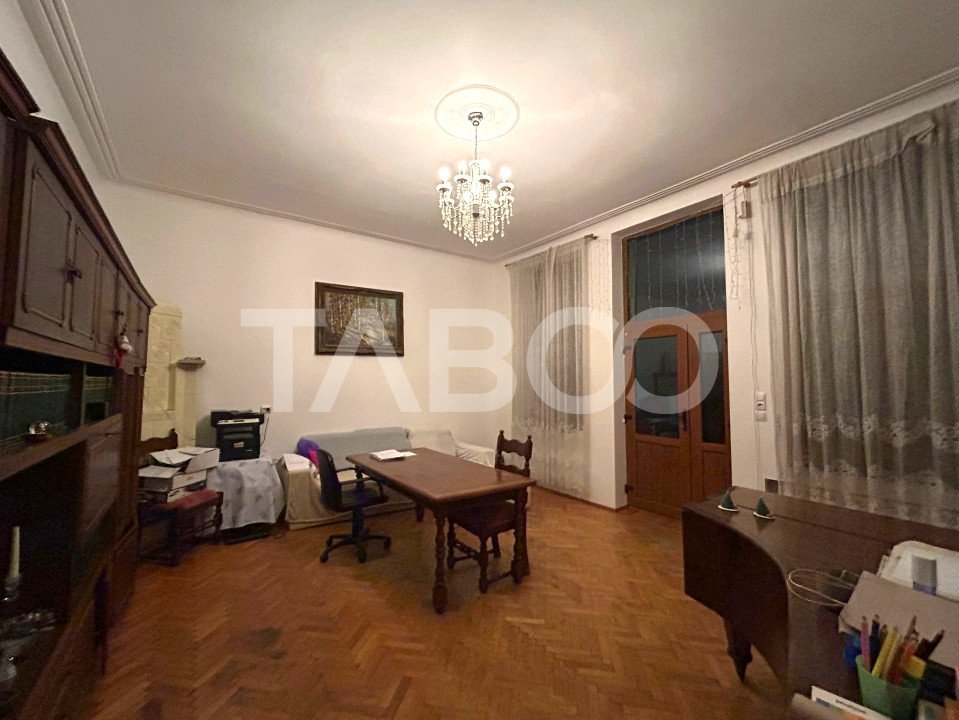 Apartament de vanzare cu 5 camere garaj zona Central din Sibiu