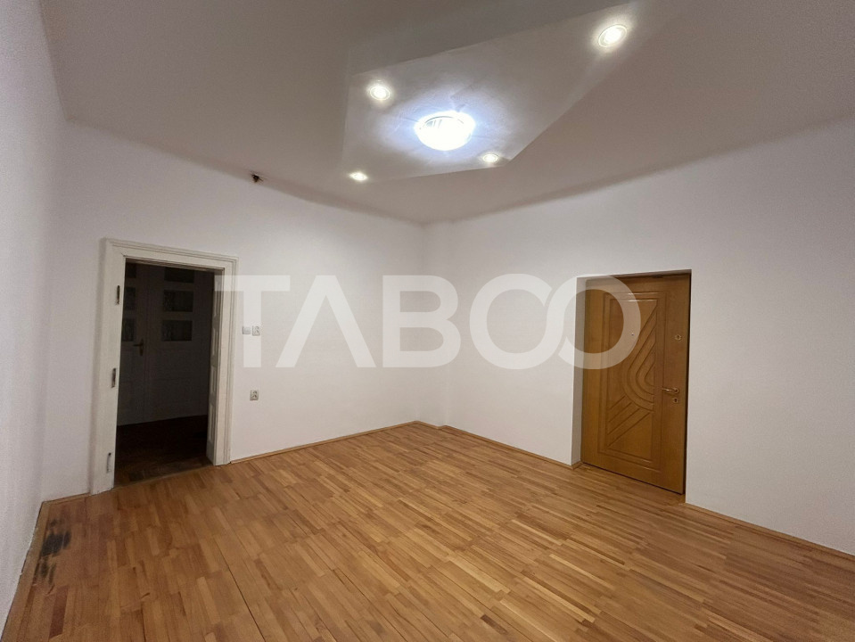 Apartament de vanzare cu 5 camere garaj zona Central din Sibiu