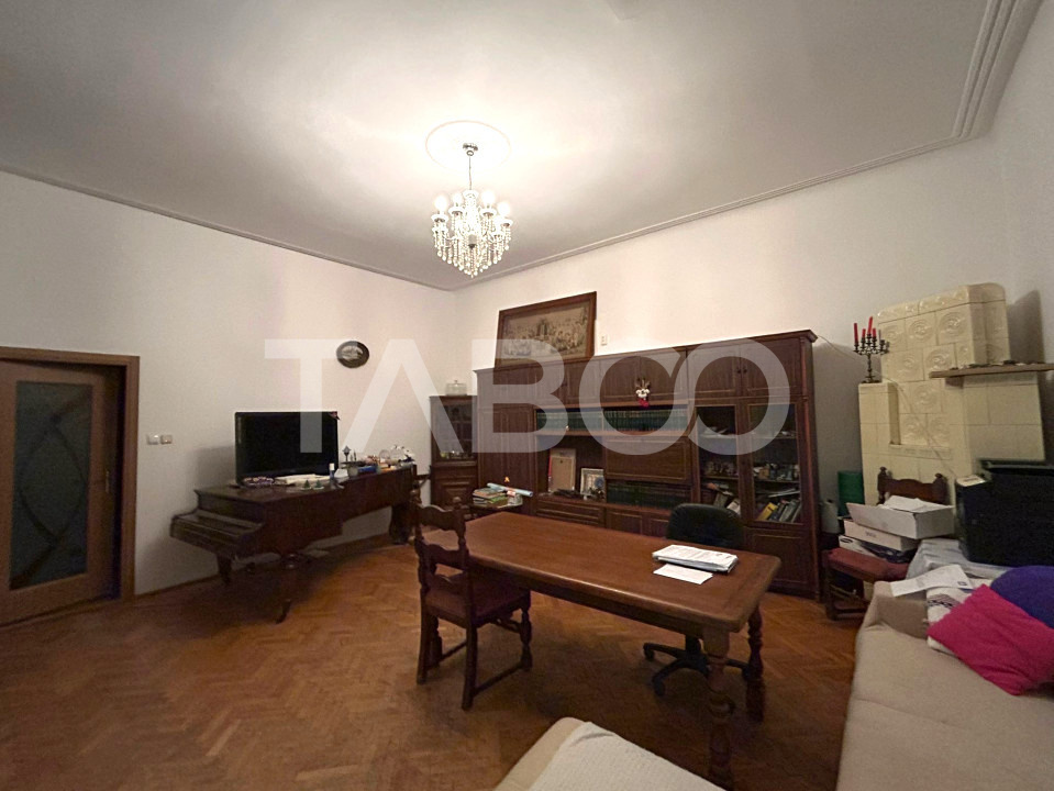Apartament de vanzare cu 5 camere garaj zona Central din Sibiu