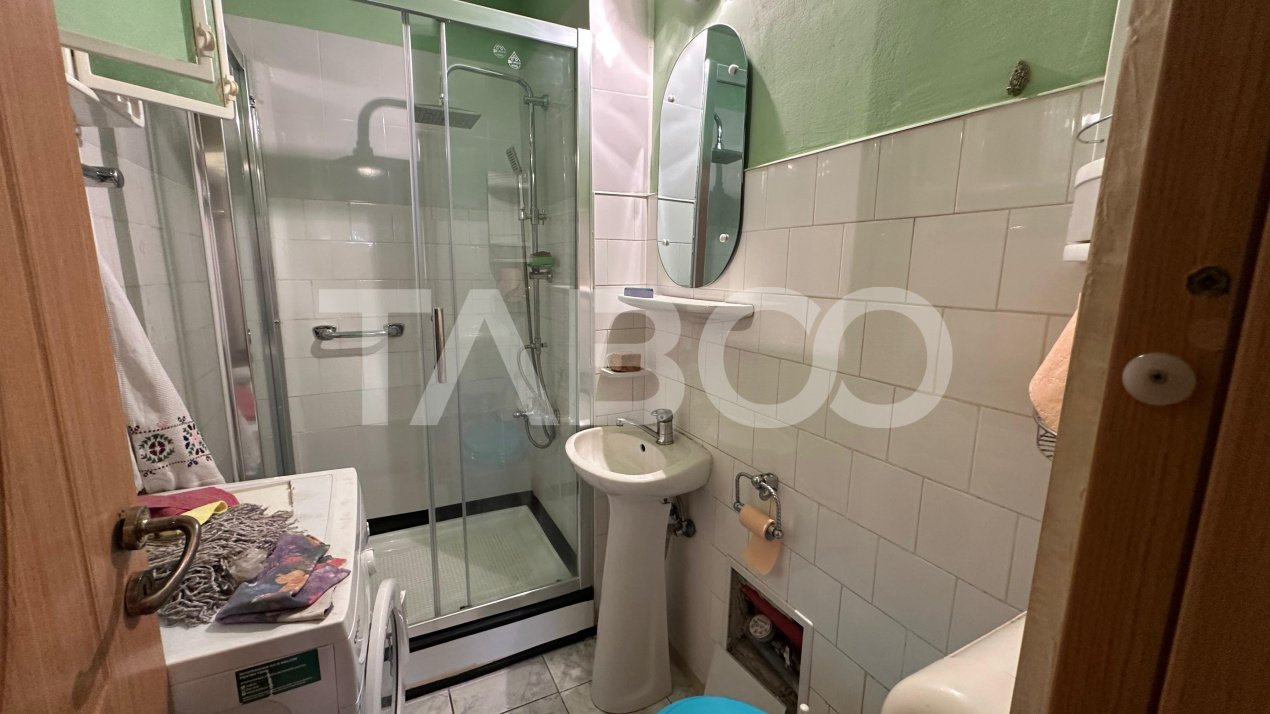 Apartament de vanzare decomandat 2 camere cu balcon zona Strand Sibiu 