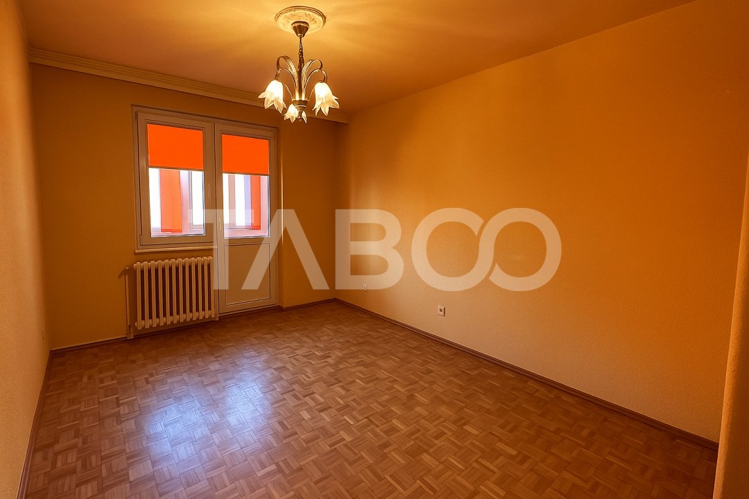 Apartament de vanzare decomandat 2 camere cu balcon zona Strand Sibiu 