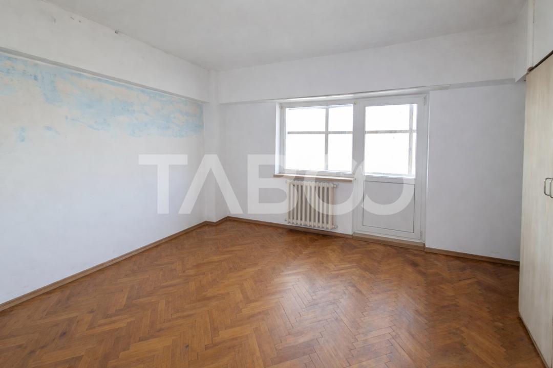 Apartament de vanzare decomandat cu 3 camere balcon etaj 2 in Turnisor