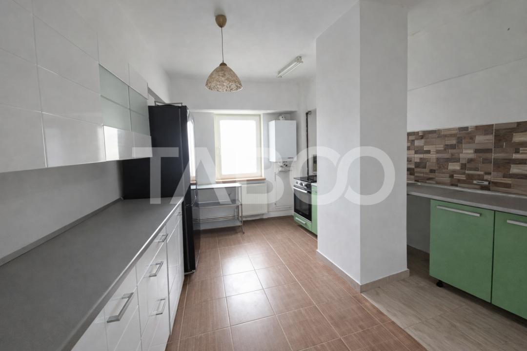 Apartament de vanzare decomandat cu 3 camere balcon etaj 2 in Turnisor