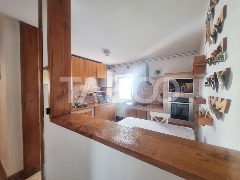 Apartament de vanzare decomandat Terezian 3 camere 2 bai balcon 