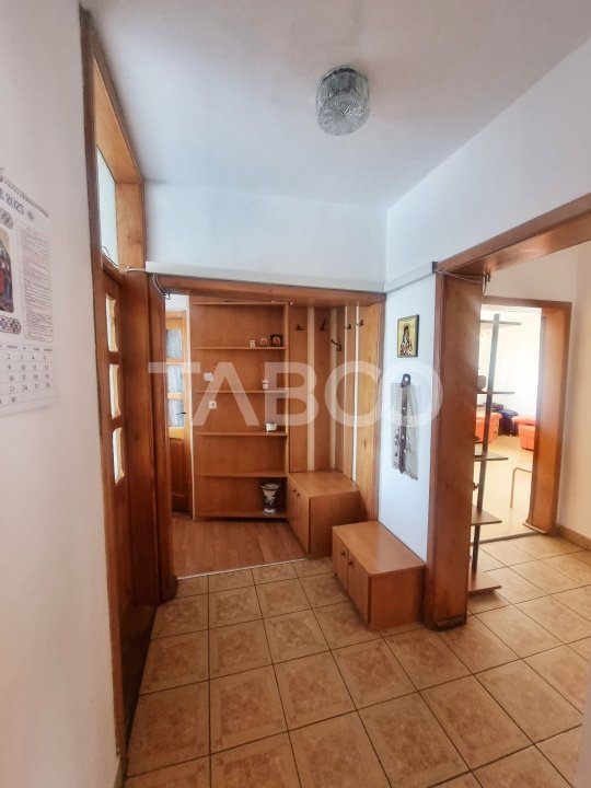 Apartament de vanzare decomandat Terezian 3 camere 2 bai balcon 