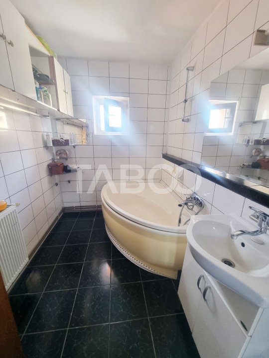 Apartament de vanzare decomandat Terezian 3 camere 2 bai balcon 