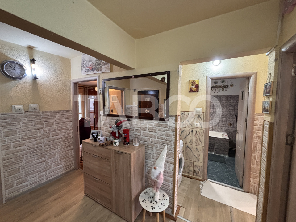 Apartament de vanzare etaj 2 + pivnita 3 camere 55 mpu  Valea Aurie