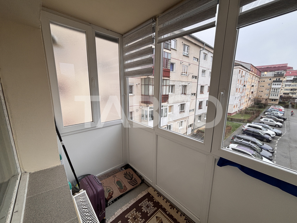 Apartament de vanzare etaj 2 + pivnita 3 camere 55 mpu  Valea Aurie
