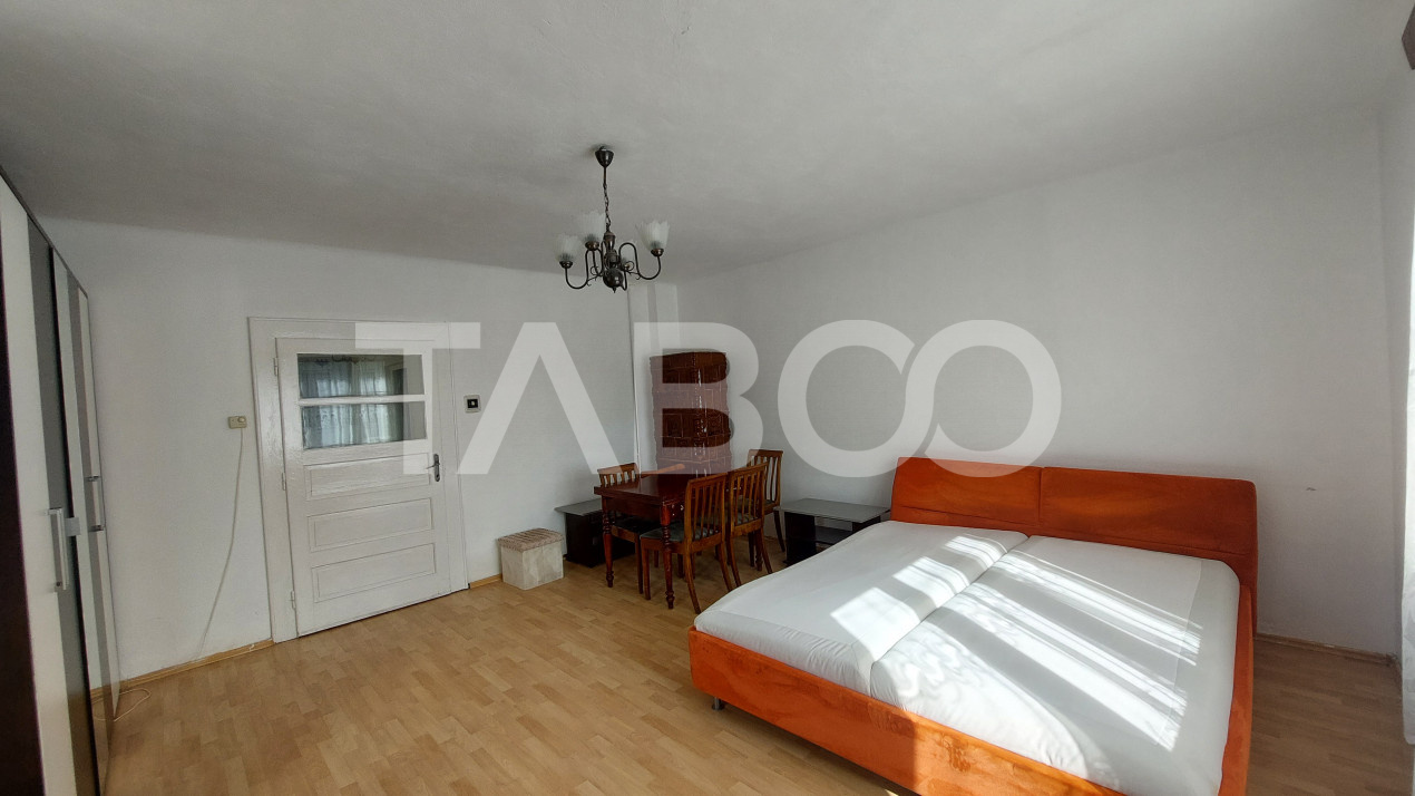 Apartament de vanzare la casa 2 camere curte 120 mp zona Turnisor